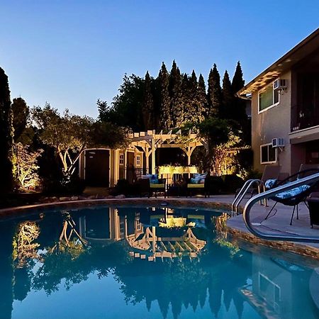 A Vista Villa Couples Retreat Келоуна Екстериор снимка