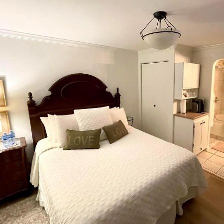 A Vista Villa Couples Retreat Келоуна Екстериор снимка