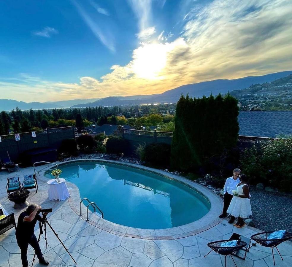 A Vista Villa Couples Retreat Келоуна Екстериор снимка