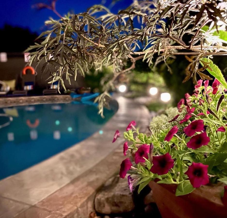 A Vista Villa Couples Retreat Келоуна Екстериор снимка
