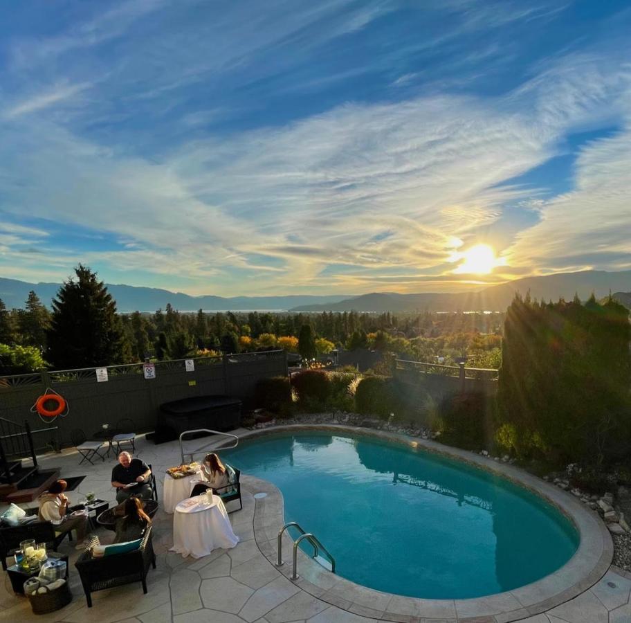 A Vista Villa Couples Retreat Келоуна Екстериор снимка
