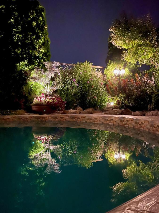 A Vista Villa Couples Retreat Келоуна Екстериор снимка
