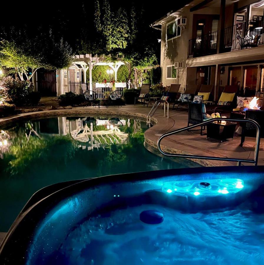 A Vista Villa Couples Retreat Келоуна Екстериор снимка