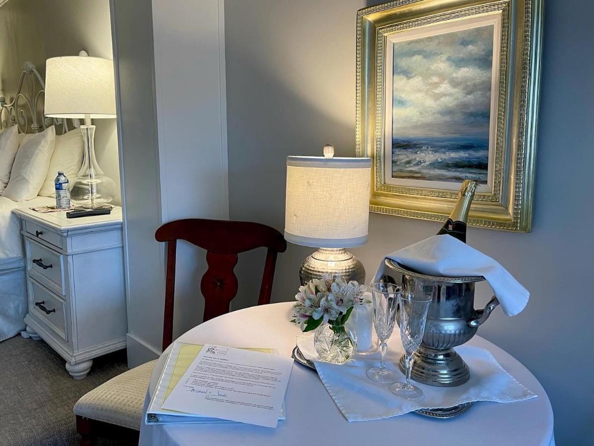 A Vista Villa Couples Retreat Келоуна Екстериор снимка