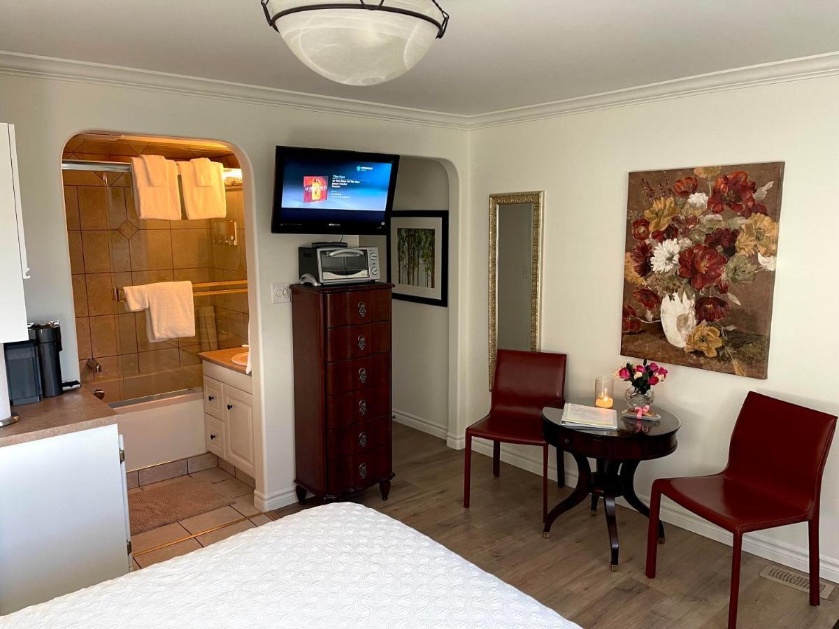 A Vista Villa Couples Retreat Келоуна Екстериор снимка