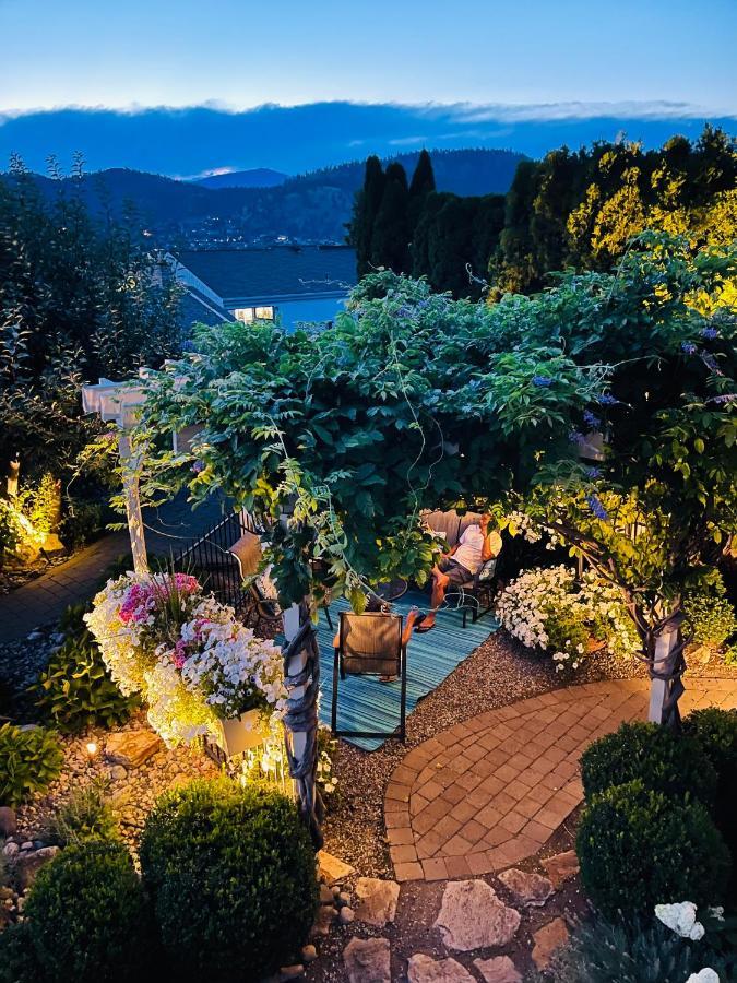 A Vista Villa Couples Retreat Келоуна Екстериор снимка