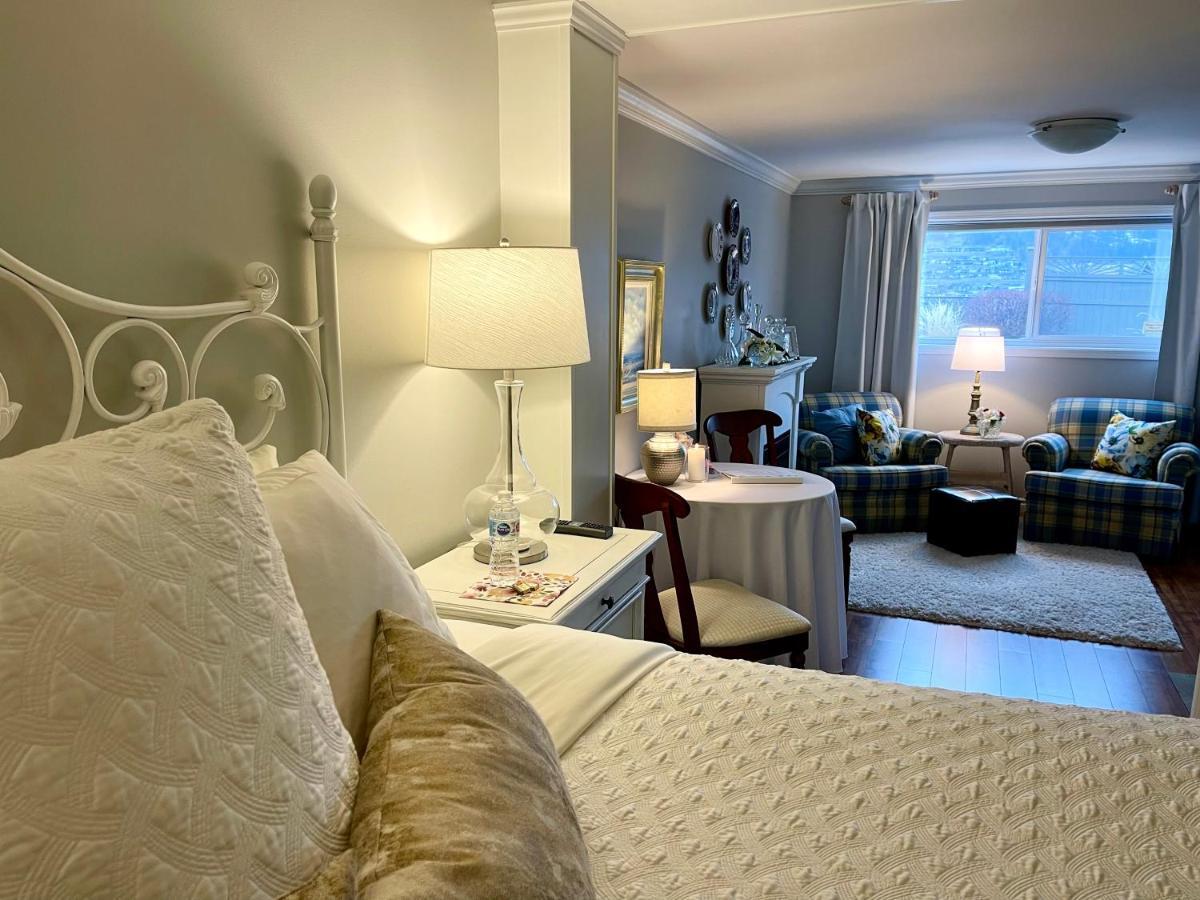 A Vista Villa Couples Retreat Келоуна Екстериор снимка