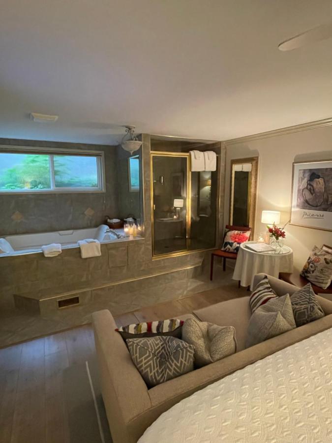 A Vista Villa Couples Retreat Келоуна Екстериор снимка