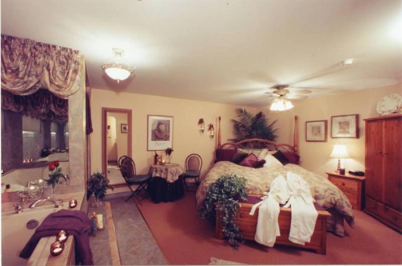 A Vista Villa Couples Retreat Келоуна Стая снимка