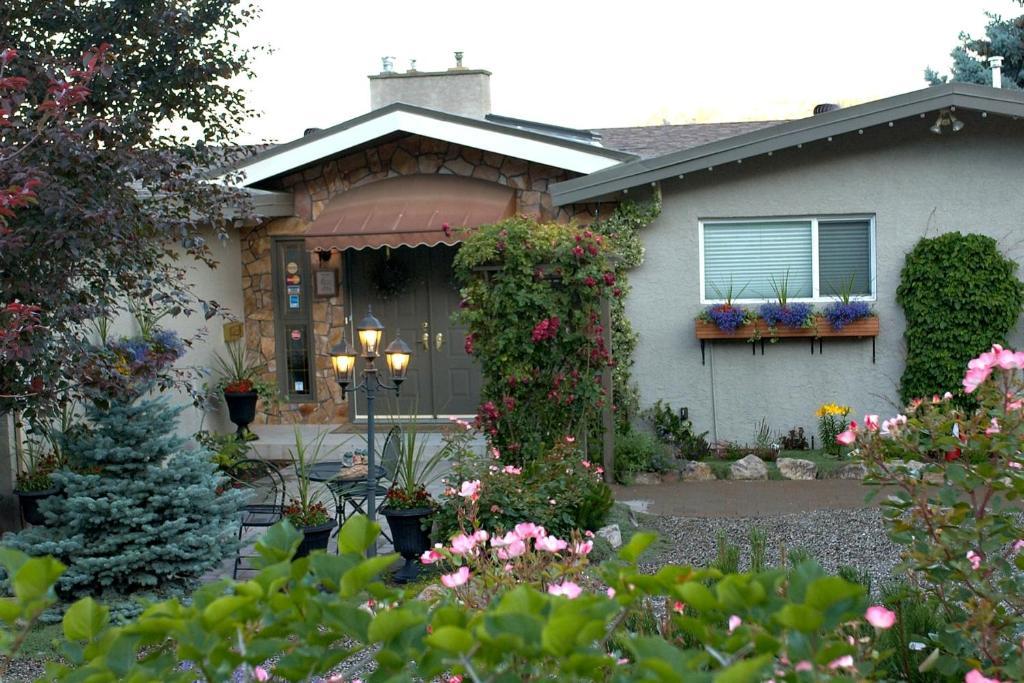 A Vista Villa Couples Retreat Келоуна Екстериор снимка