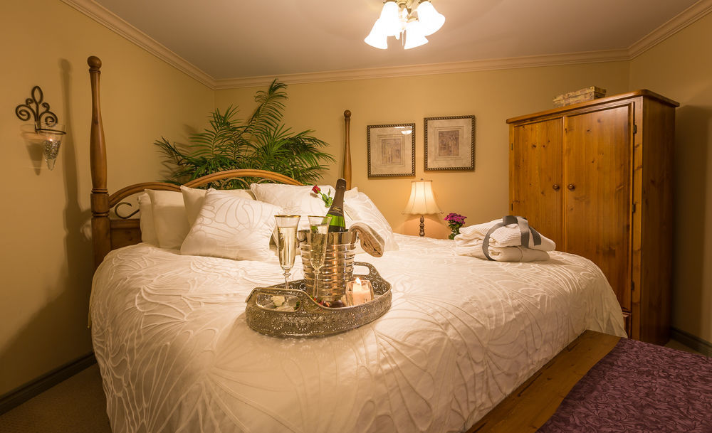 A Vista Villa Couples Retreat Келоуна Екстериор снимка