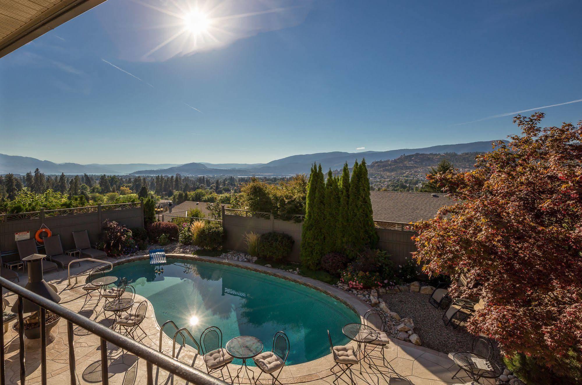 A Vista Villa Couples Retreat Келоуна Екстериор снимка